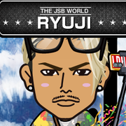 ��RJ��