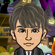 <��